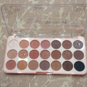 Seven Cool Eye Shadow Palette
